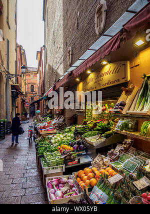 Street market alimentare, Bologna, Emilia Romagna, Italia, Europa Foto Stock