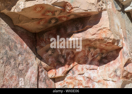 Stencil dipinti a mano, Rio Pinturas Canyon, Grotta delle Mani, Sito Patrimonio Mondiale dell'UNESCO, Patagonia, Provincia di Santa Cruz, Argentina Foto Stock