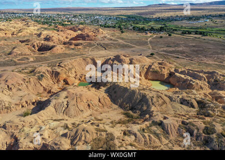 Ilakaka miniera di zaffiro, uno di massa più grande del noto alluvionali depositi di zaffiro, Ilakaka, Regione di Ihorombe, Madagascar, Africa Foto Stock