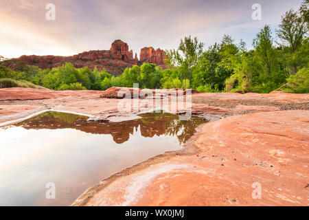 Cattedrale Rock visto da Red Rock State Park, a Sedona, in Arizona, Stati Uniti d'America, America del Nord Foto Stock