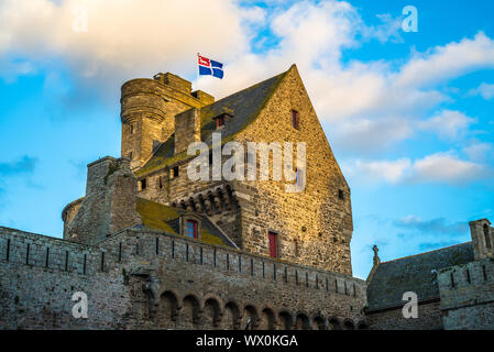 Il municipio di Saint-Malo, la storica città fortificata in Bretagna, Francia Foto Stock