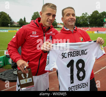 Nils Petersen (SC Freiburg) con padre Andreas Petersen (Pullman Germania Halberstadt) Foto Stock