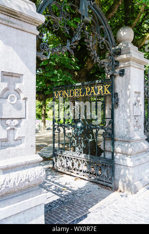 Ornato porta d'ingresso al Parco Vondel, Amsterdam, Olanda Settentrionale, Paesi Bassi, Europa Foto Stock