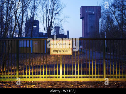 Nessun ingresso di Ost colliery in corrispondenza della riga nella parte anteriore della testa di martello tower, Hamm, Germania, Europa Foto Stock