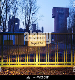 Nessun ingresso di Ost colliery in corrispondenza della riga nella parte anteriore della testa di martello tower, Hamm, Germania, Europa Foto Stock