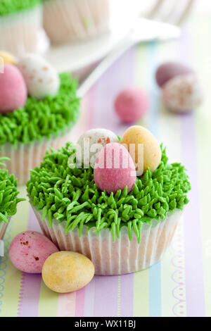 Tortine decorata con un tema di Pasqua Foto Stock