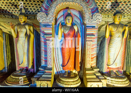 Il Dambulla tempio nella grotta è il più grande e meglio conservato tempio nella grotta complesso in Sri Lanka Foto Stock