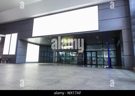 Pubblicità light box in terminal aeroporto Foto Stock