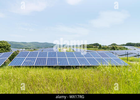 Energia solare sulla collina Foto Stock