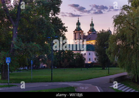 Chiesa sulle rive del fiume Vistola a Cracovia Foto Stock