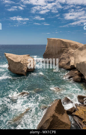 Tajao paesaggio vulcanico, costa nel sud dell'isola di Tenerife, Isole canarie, Spagna. Foto Stock