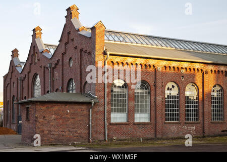 Il vecchio negozio di rotazione al crepuscolo, Muelheim an der Ruhr, zona della Ruhr, Renania settentrionale-Vestfalia, Germania, Europa Foto Stock