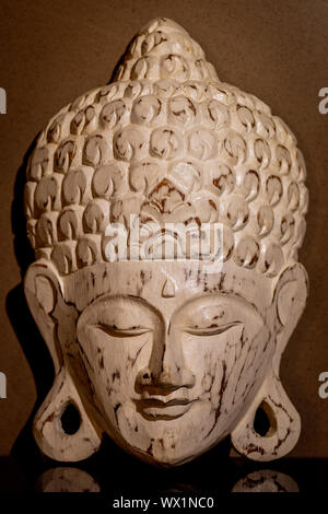 White Thai BUDDA MASCHERA IN LEGNO Foto Stock