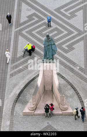 Vista da Hallgrimskirkja alla statua di Leif Erikson e turisti, Reyjavik, Islanda, Europa Foto Stock