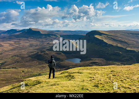 Il Trotternish Ridge a sud di Meall na Suiramach, il picco al di sopra del Quiraing, Trotternish, Isola di Skye, Scotland, Regno Unito Foto Stock