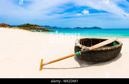 Spiaggia di sabbia bianca. Il Vietnam Foto Stock