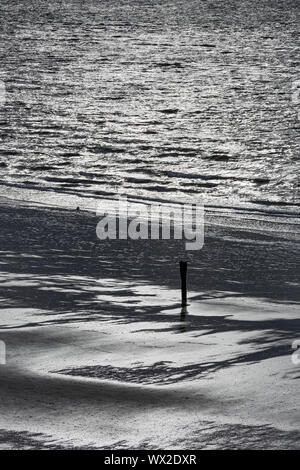 Norderney, Weststrand, Strand, Pfahl, Meer, in Wellen, Belgium.Wellen Foto Stock