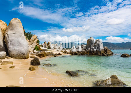 Sul mare del sud della Cina Vietnam rocce della costa Foto Stock