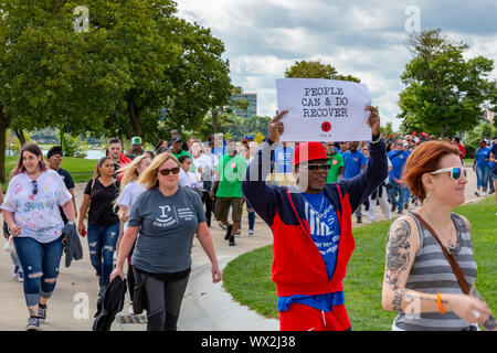 Detroit, Michigan - Il Michigan celebrare il recupero a piedi e Rally, celebrando la gente recuperando da oppiaceo e altre tossicodipendenze. All'evento, Foto Stock