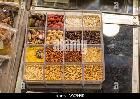 I grani di dadi e fagioli Mix di selezione del vassoio Foto Stock