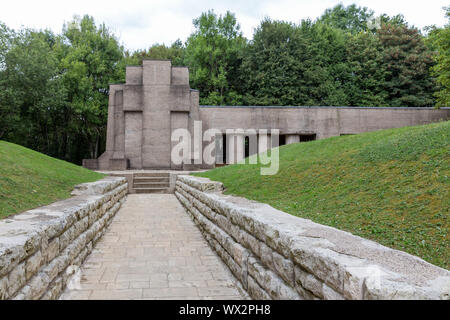 Prima guerra mondiale una trincea memoriale delle baionette a Douaumont, Francia Foto Stock