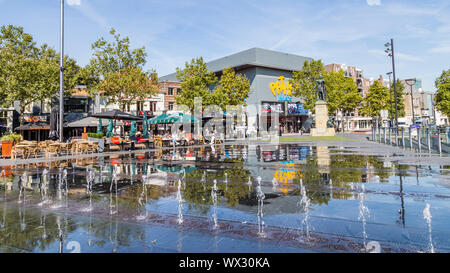 Tilburg, Paesi Bassi - 10 Settembre 2019: la piazza centrale e la statua di Guglielmo II (1792-1849), Re dei Paesi Bassi a Tilburg, Brabant Foto Stock