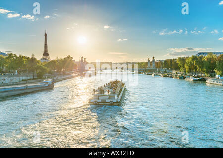Bel tramonto con la Torre Eiffel Foto Stock