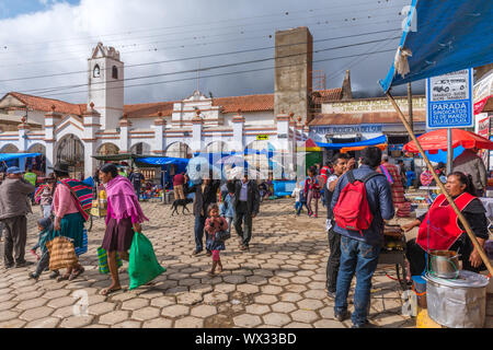 Domenica impegnativa mercato di Tarabuco, dipartimento Sucre, Bolivia, America Latina Foto Stock