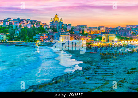 Vista del Porto Maurizio sulla Riviera Italiana in provincia di Imperia Foto Stock