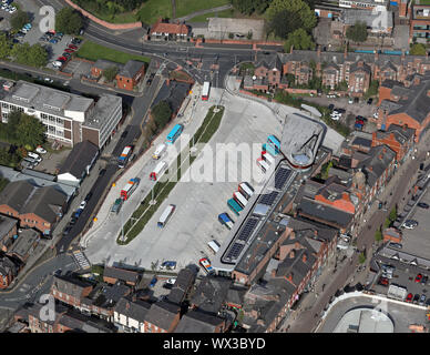 Vista aerea del Wigan Stazione degli autobus nel centro della città, Lancashire, Regno Unito Foto Stock