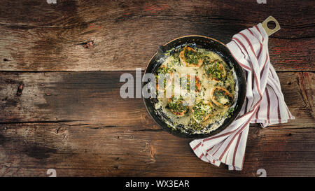 Costolette fritte, cucina casalinga, padella Foto Stock