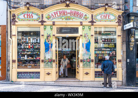 Negozio di alimentari in Rua Formosa, Porto Foto Stock