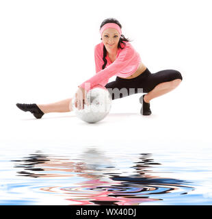 Immagine della ballerina con glitterball su bianco Foto Stock