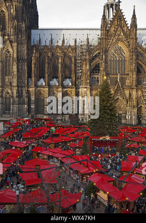 Mercatino di Natale presso la cattedrale di Colonia, Colonia, Renania settentrionale-Vestfalia, Germania, Europa Foto Stock