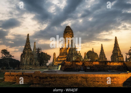 Wat Chaiwatthanaram Prang Foto Stock