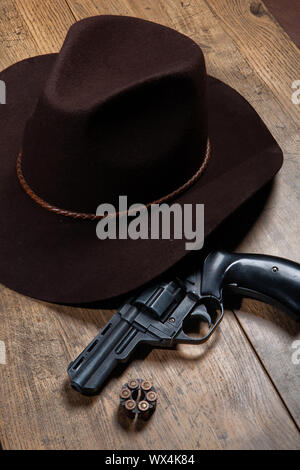 Hat e Gun Foto Stock