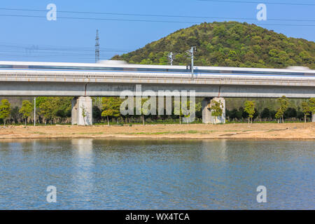 treno in corsa Foto Stock