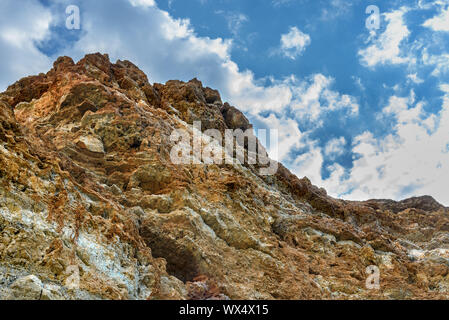 Il giallo-rosso rocce Foto Stock