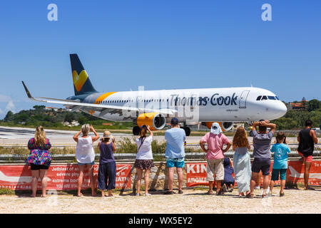 Skiathos, Grecia - 30 Luglio 2019: Thomas Cook Airlines Scandinavia Airbus A321 aeroplano a Skiathos aeroporto (JSI) in Grecia. Foto Stock