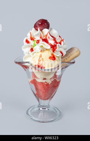 Gelato con frutta Foto Stock