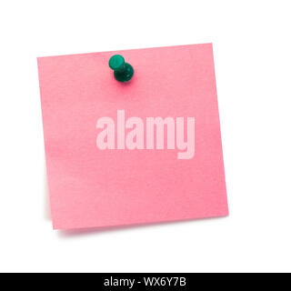 Pink post-it con la puntina da disegno su sfondo bianco Foto Stock