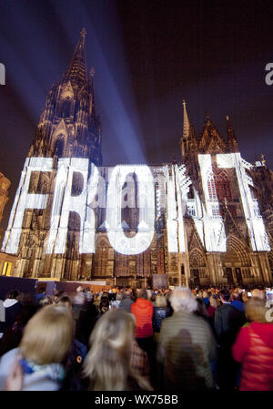 Immagini in movimento illuminazione sul duomo di Colonia Dona Nobis Pacem, Colonia, Germania, Europa Foto Stock