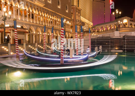 Las Vegas gondole sul fiume di notte Foto Stock