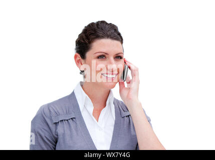 Ritratto di un carismatico imprenditrice sul telefono isolato in uno sfondo bianco