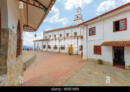 Bogotà santuario di Monserrate con cielo blu Foto Stock