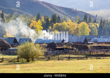 Xinjiang baihaba villaggi al mattino Foto Stock