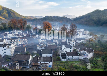 Vista aerea del villaggio shicheng nel tardo autunno Foto Stock