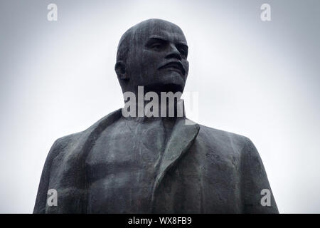 Il monumento in bronzo di Lenin. Foto Stock