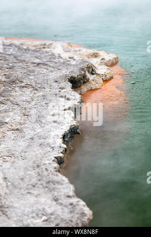 Hot scintillante lago in Nuova Zelanda Foto Stock