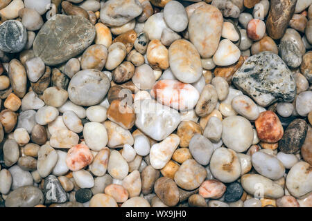 Una immagine di una bella ciottoli bagnata sfondo Foto Stock